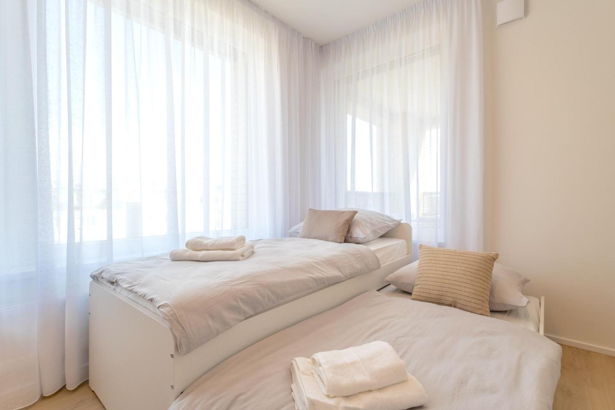Bright 2br - 4th Floor, Balcony, Free Parking By Gravity Praga