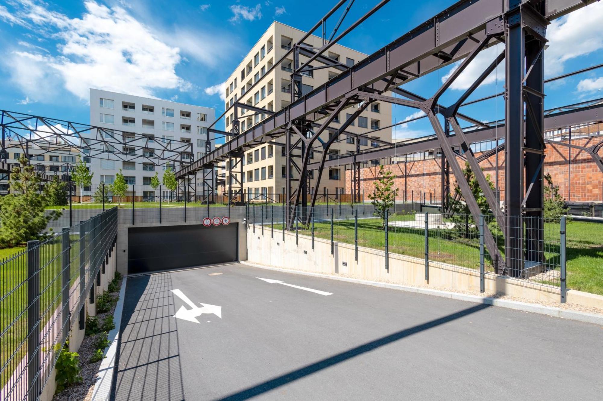 Bright 2br - 4th Floor, Balcony, Free Parking By Gravity Apartamento