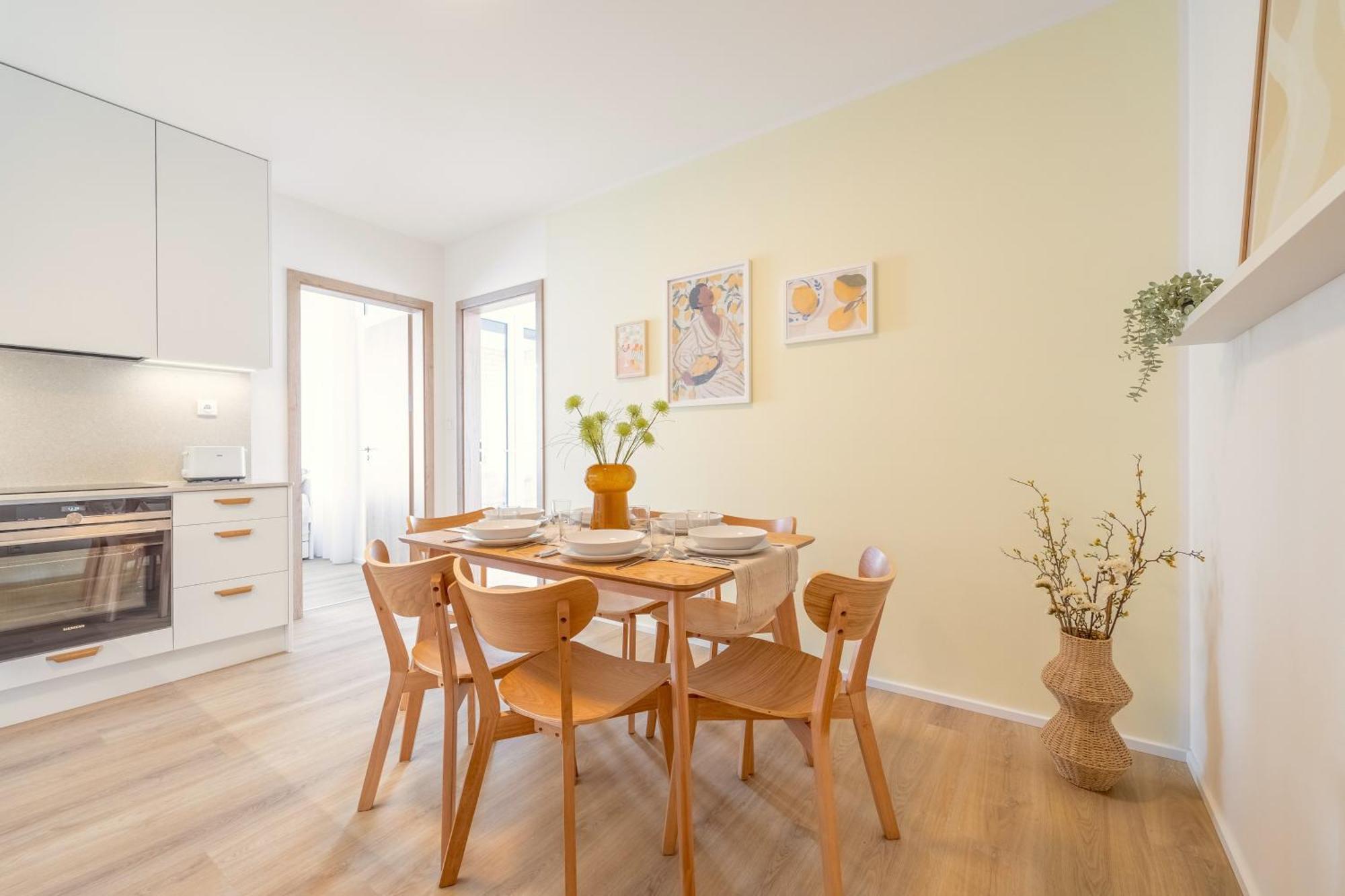 Bright 2br - 4th Floor, Balcony, Free Parking By Gravity * Praga