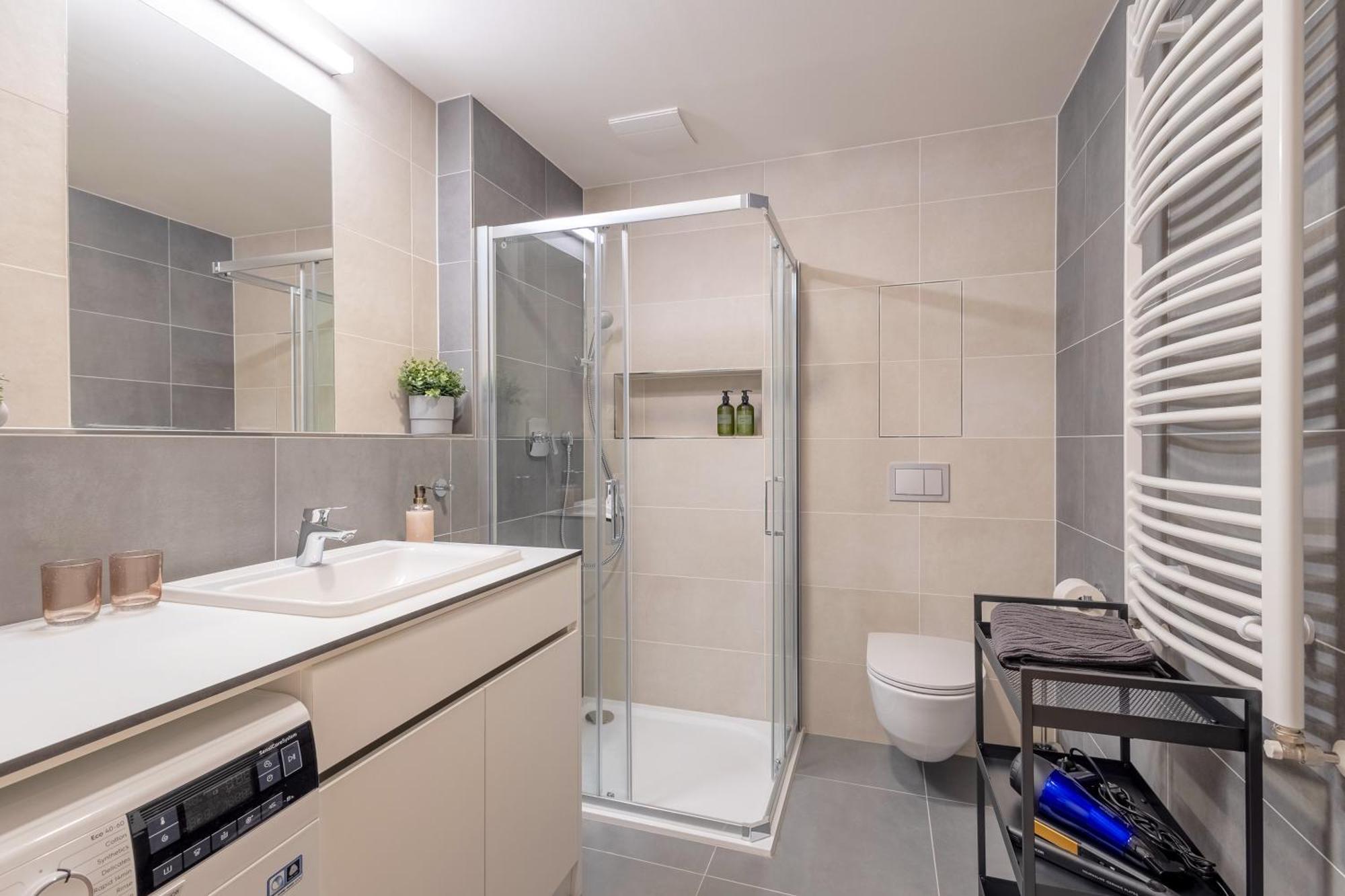 Apartamento Bright 2br - 4th Floor, Balcony, Free Parking By Gravity