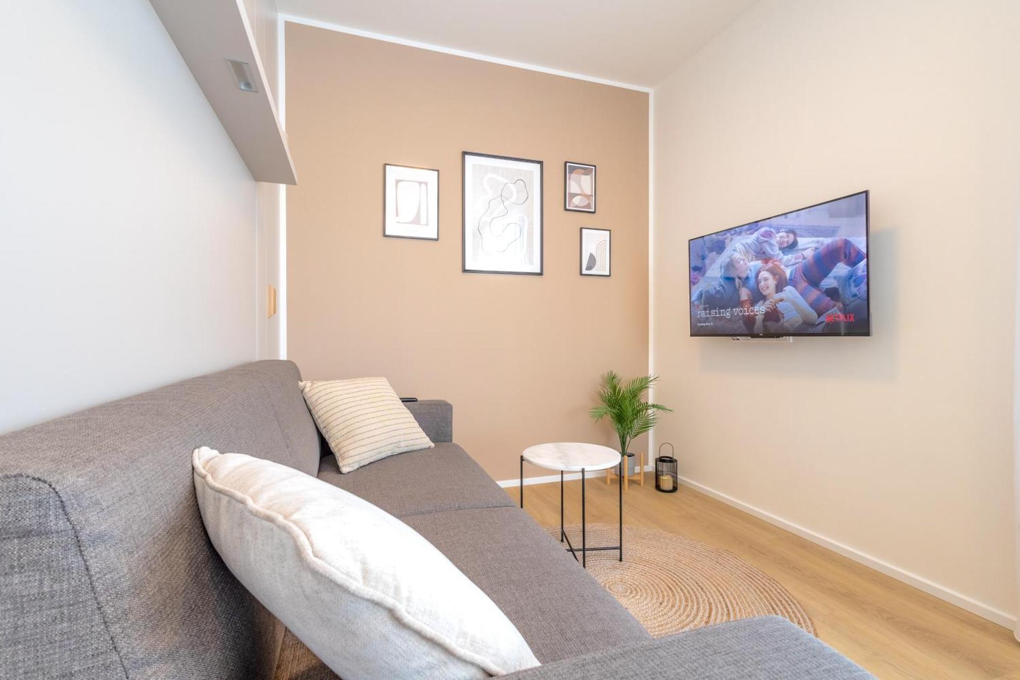 Bright 2br - 4th Floor, Balcony, Free Parking By Gravity Apartamento Praga