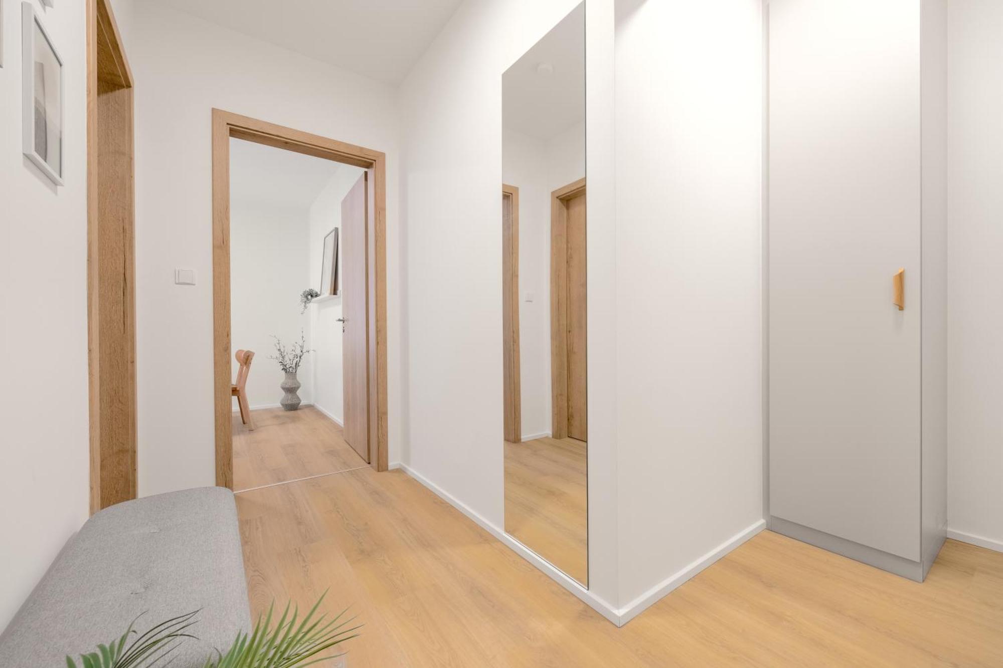 Bright 2br - 4th Floor, Balcony, Free Parking By Gravity Apartamento