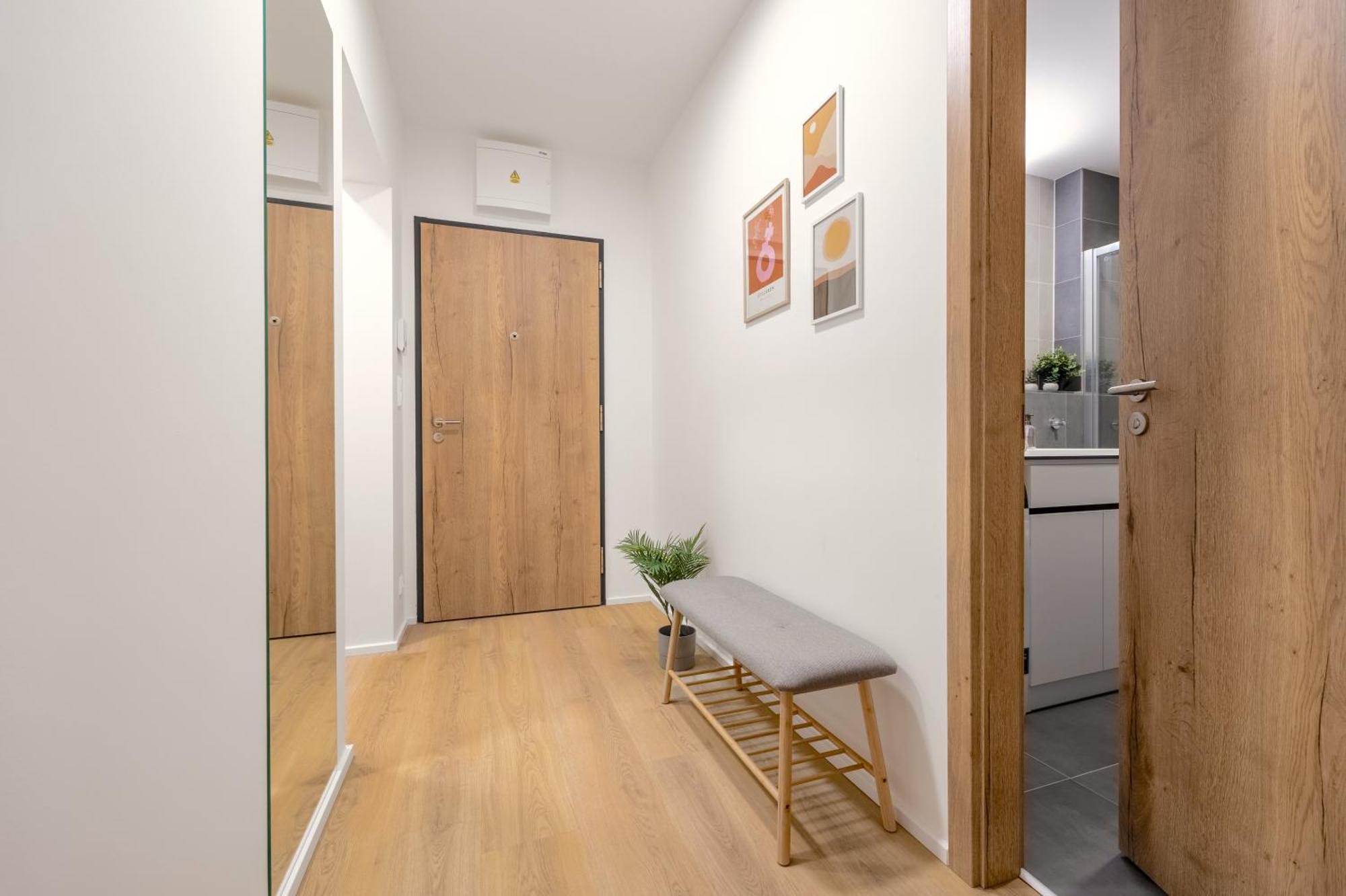 Bright 2br - 4th Floor, Balcony, Free Parking By Gravity Apartamento Praga