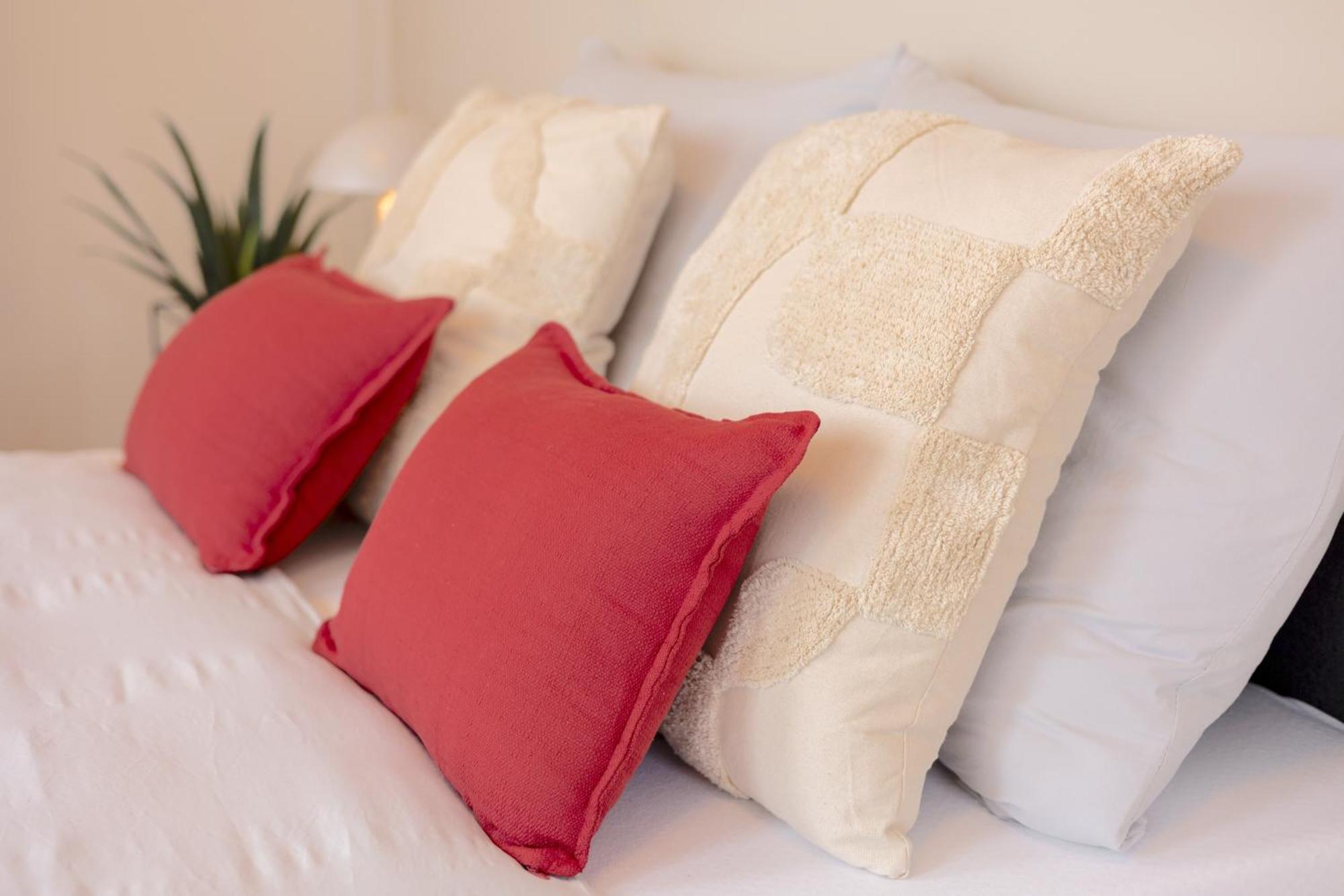 Bright 2br - 4th Floor, Balcony, Free Parking By Gravity * Praga